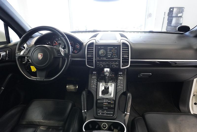 Porsche Cayenne 3,0 S E-HYBRID 4WD AUT. - fotka 15 z 20