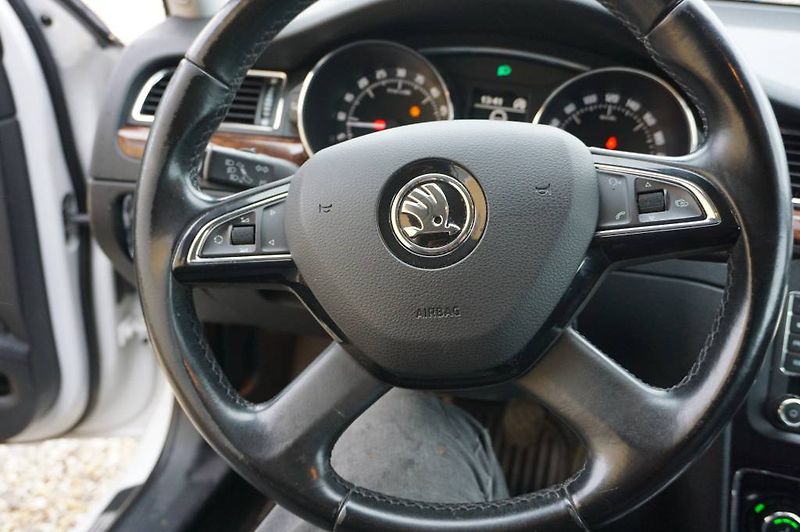 Škoda Superb (2015) 2,0   ELEGANCE   NOVÉ  V ČR - fotka 21 z 31