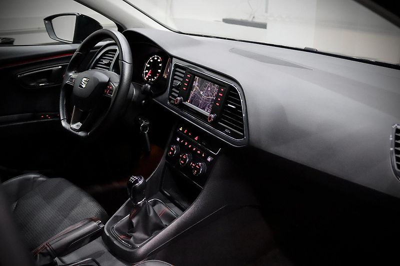Seat Leon 1.4 TSI 92 kW FR - fotka 13 z 34
