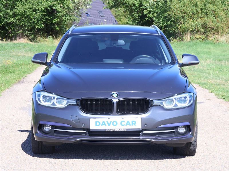 BMW Řada 3 2,0 320d xDrive 140kW Sport - fotka 2 z 32