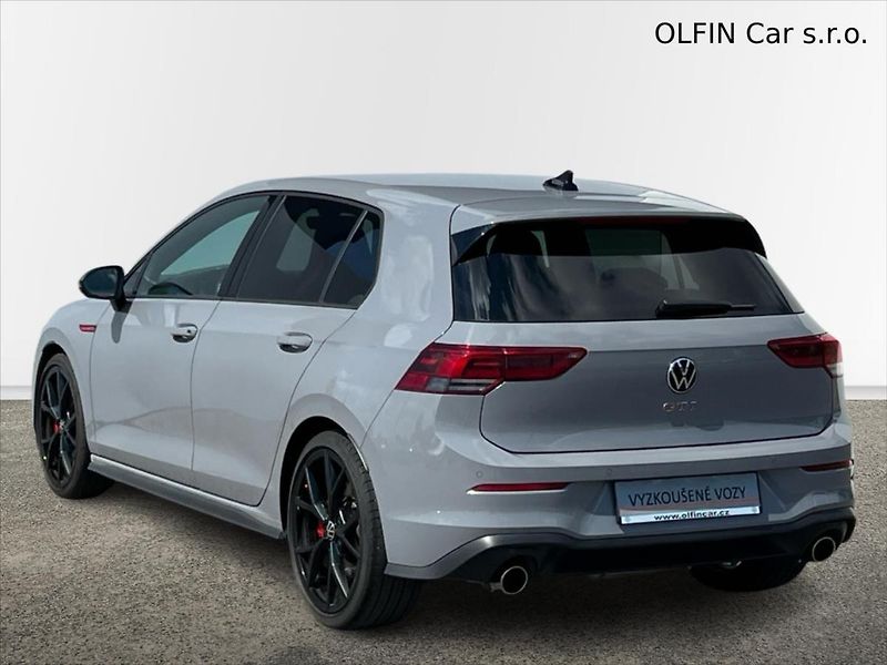 Volkswagen Golf 2,0 TSi 180kW 7DSG  REZERVACE - fotka 9 z 28