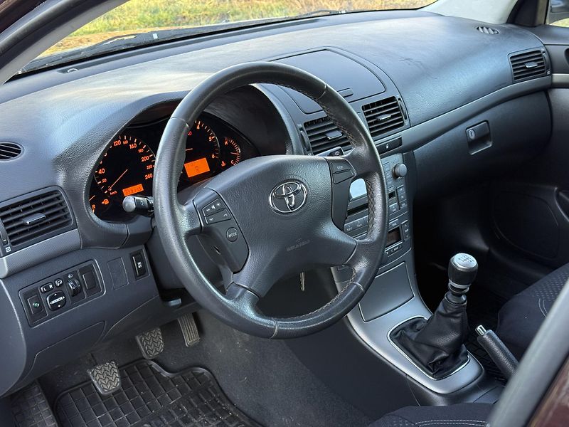 Toyota Avensis (2007) T25 2.0 D4D 93kw - fotka 13 z 17