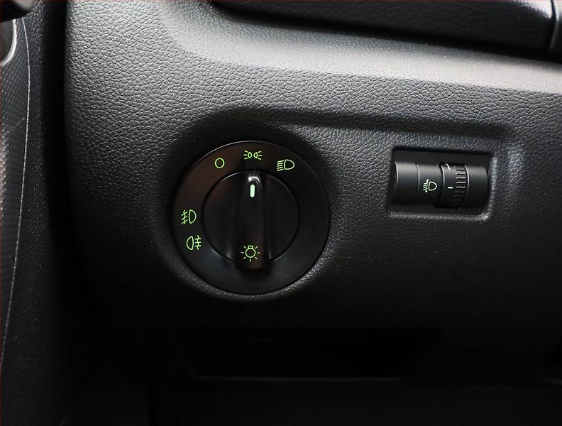 Škoda Fabia (2014) Ambiente 1.2 TSI, Serv.kniha - fotka 13 z 17