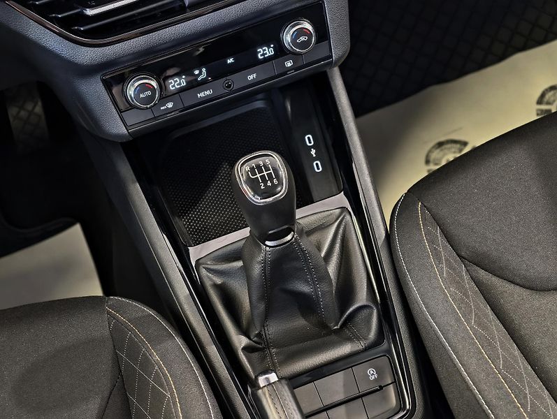 Škoda Kamiq 1.5 TSi 110kW KAMERA, PANORAMA - fotka 14 z 22