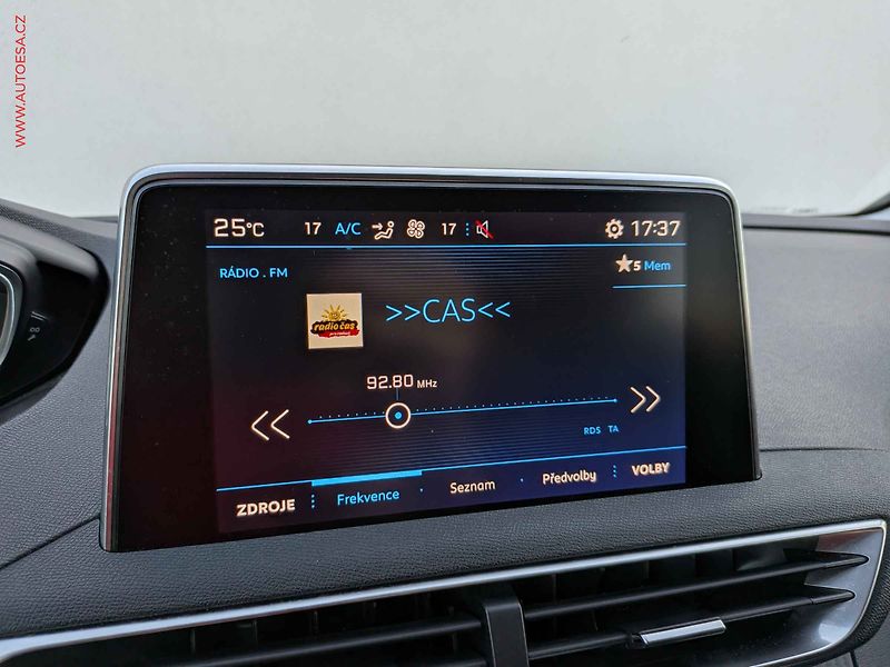 Peugeot 3008 (2018) 1.6HDi, ČR, AC, kamera - fotka 13 z 15
