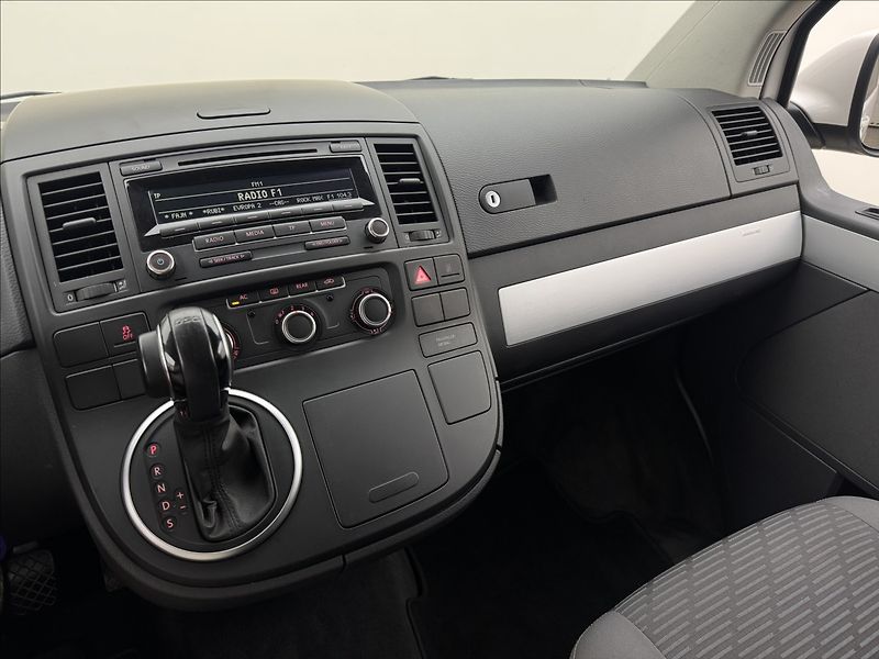 Volkswagen Multivan 2,0 TDi 132kW DSG 4X4 AC TAŽNÉ - fotka 14 z 33