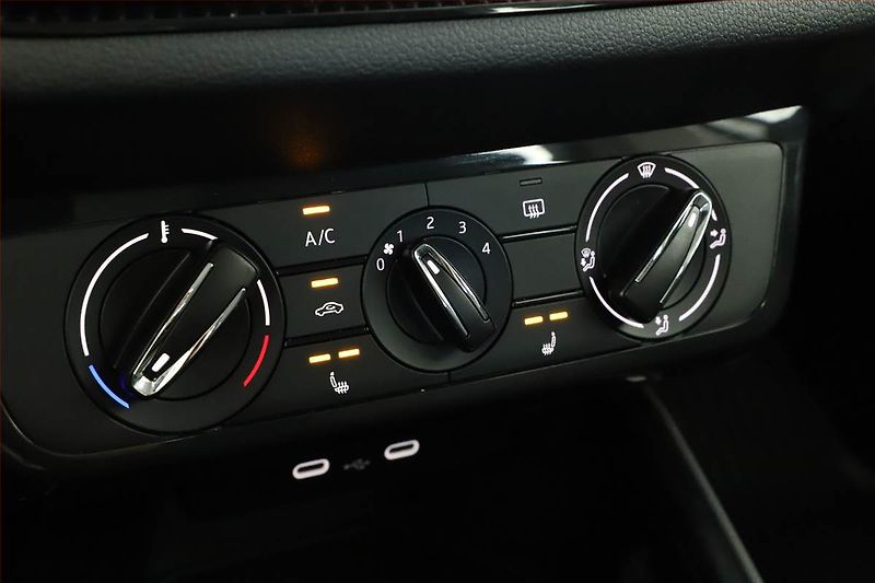 Škoda Fabia (2023) Ambition 1.0 TSI, ČR,1.maj - fotka 12 z 13