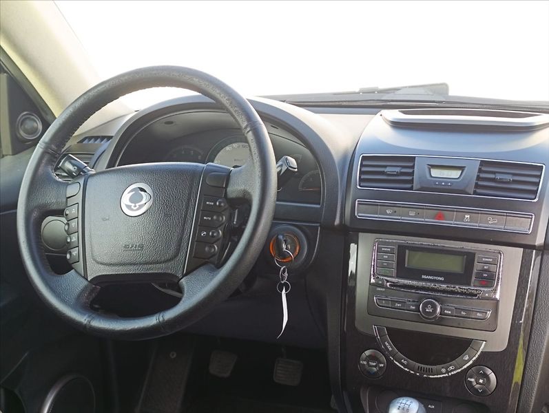 SsangYong Rexton 2,0 RX200 7MÍST TEMPOMAT - fotka 16 z 31