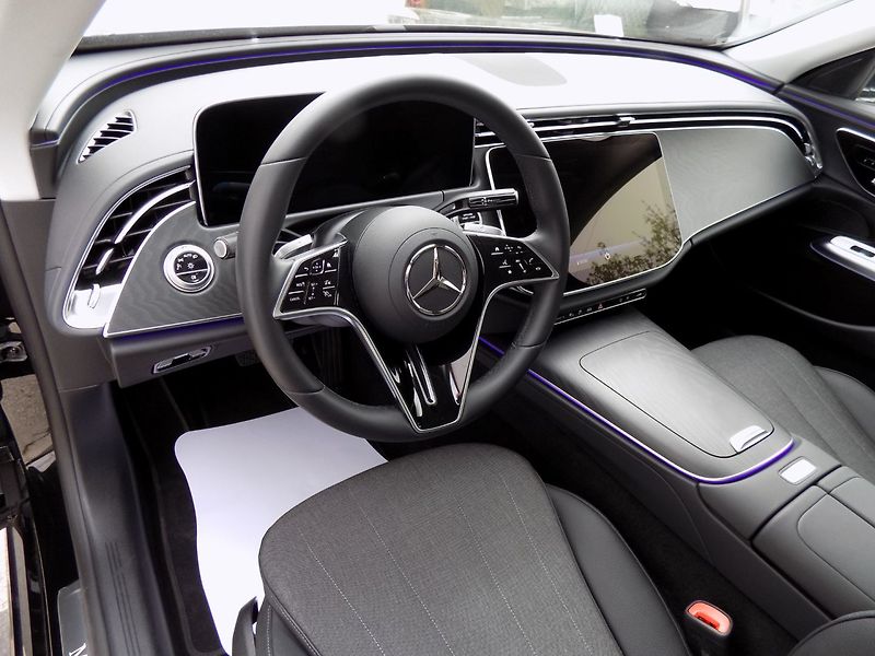 Mercedes-Benz Třídy E (2024) 300de/Digital-Light/Hybrid/ - fotka 12 z 50