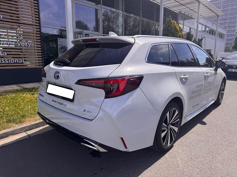 Toyota Corolla 1.8 Style - fotka 2 z 7