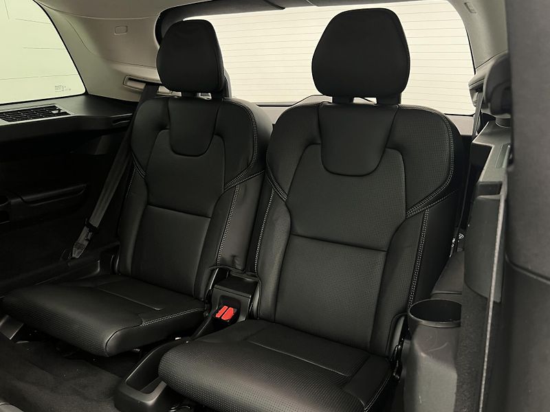 Volvo XC90 B5 AWD INSCRIPTION 7 MÍST - fotka 22 z 49