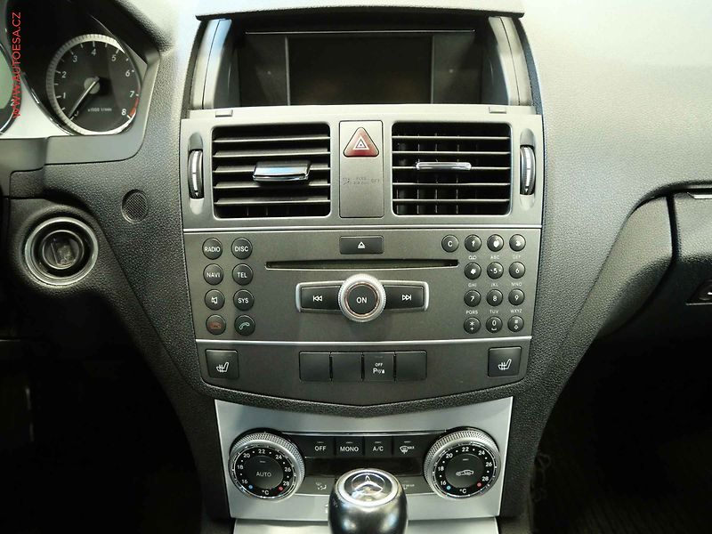 Mercedes-Benz Třídy C (2011) 1.8 CGi C 180, Avantgarde, AT - fotka 13 z 23