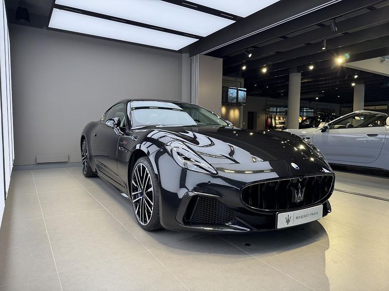 Maserati GranTurismo (2023) Trofeo 550 HP - fotka 3 z 18