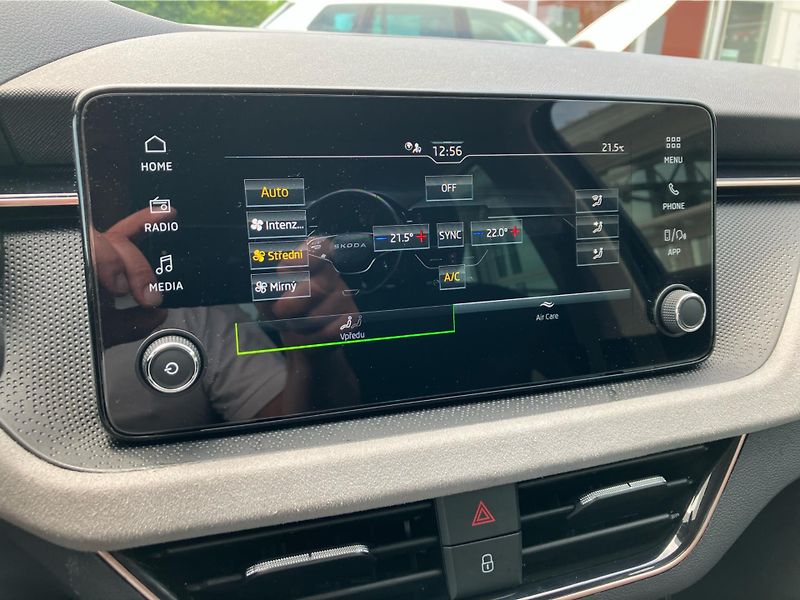 Škoda Scala 1.0 TSI 85kW TOP SELECTION DSG - fotka 19 z 30