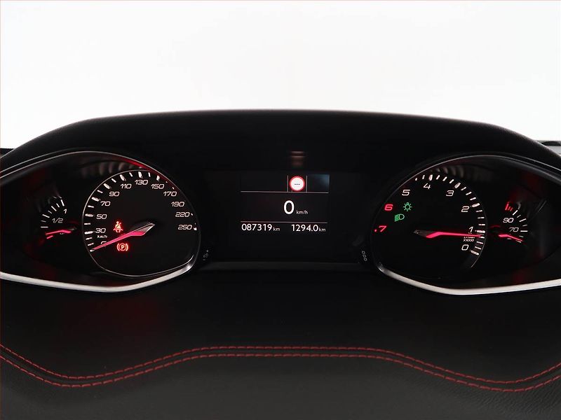Peugeot 308 (2019) GT Line 1.2 PureTech - fotka 11 z 19