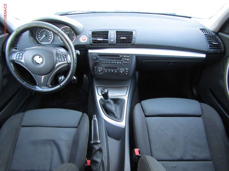BMW Řada 1 (2007) 2.0 D 118d, AC, xenon - fotka 8 z 14