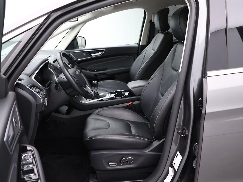 Ford S-MAX 2,0 TDCI 110kW Titanium Pano - fotka 11 z 27