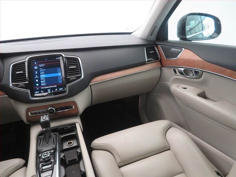 Volvo XC90 (2017) D5 AWD - fotka 8 z 18
