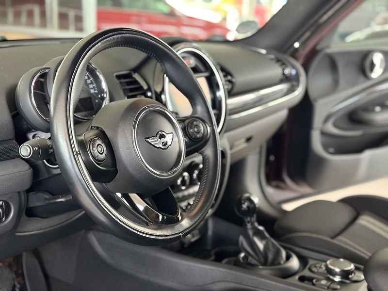 Mini Clubman S ALL4*141kW*LED*Navi*KeyLess - fotka 12 z 33