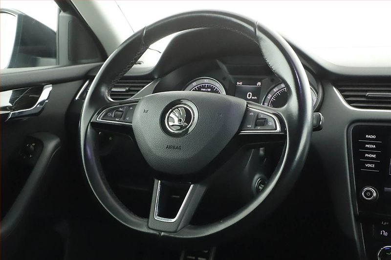 Škoda Octavia (2018) 1.5 TSI, Navi, Tempomat - fotka 17 z 19