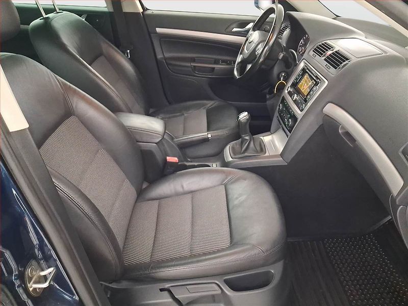 Škoda Octavia (2012) 2.0 TDI, 4X4, Navi, Xenony - fotka 9 z 20