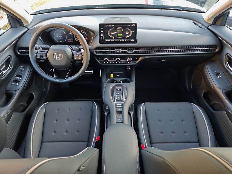 Honda ZR-V (2026) 2.0e:HEV 135kW Sport MR2027!!! - fotka 10 z 21
