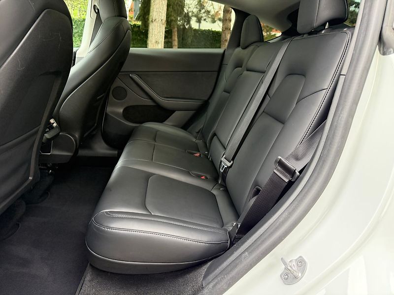 Tesla Model Y LR AWD Tažné / Záruka - fotka 9 z 41