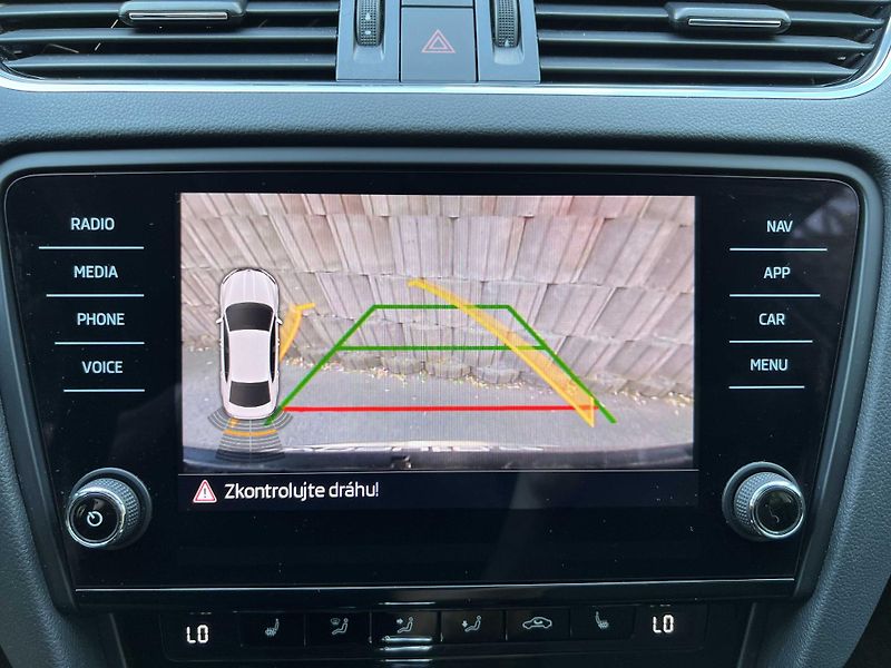 Škoda Octavia FL 1.6 TDi 85 kW TOP STAV - fotka 16 z 20