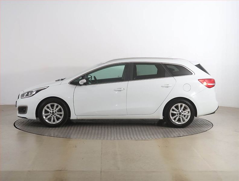 Kia Ceed (2018) Premium 1.6 i, Serv.kniha - fotka 3 z 18