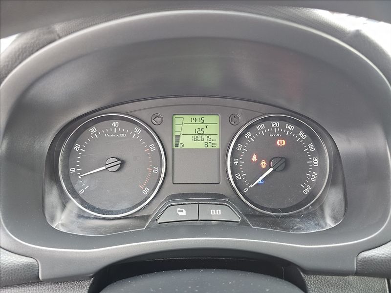 Škoda Fabia II 1,2TSi 63KW Ambiente - fotka 17 z 43
