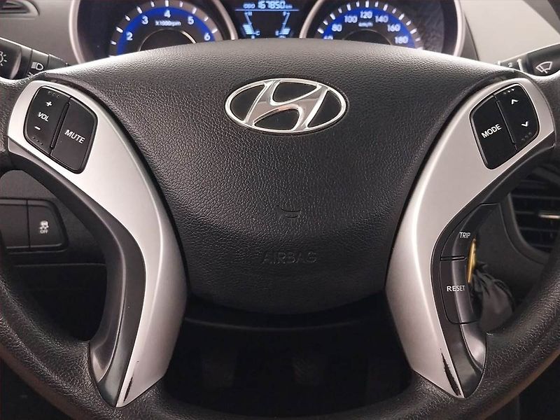 Hyundai Elantra (2011) 1.6, Serv.kniha - fotka 16 z 16