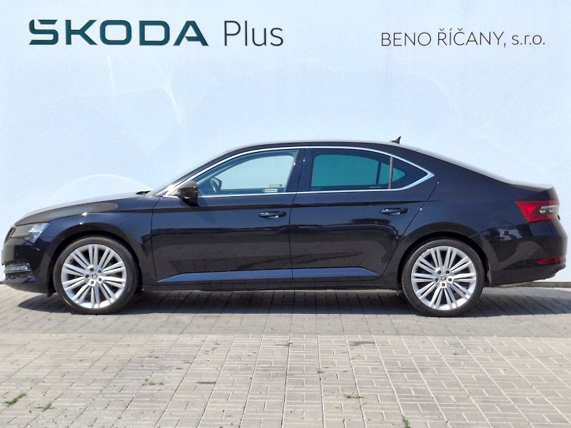 Škoda Superb (2022) Style Plus Top DSG 2,0TSi 140k - fotka 3 z 35