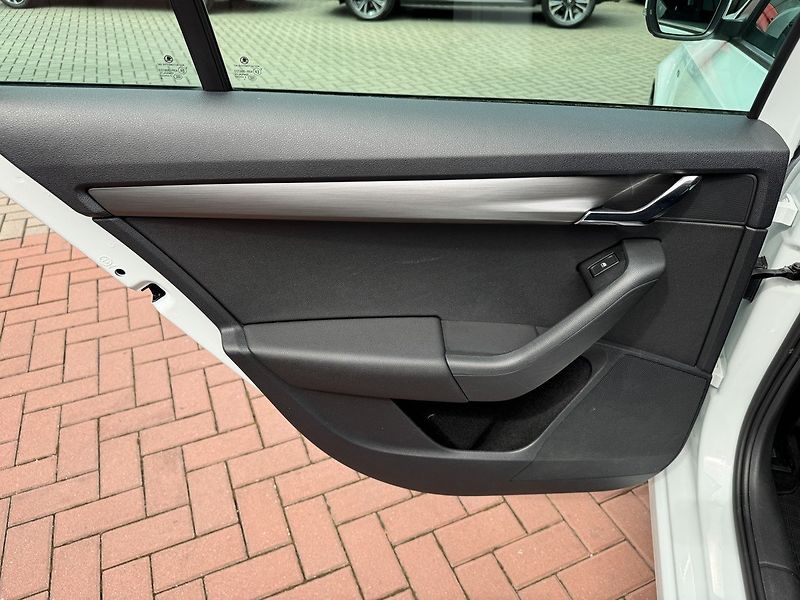 Škoda Octavia (2018) 1.5TSi LED Navi Výhřev Okna - fotka 26 z 50