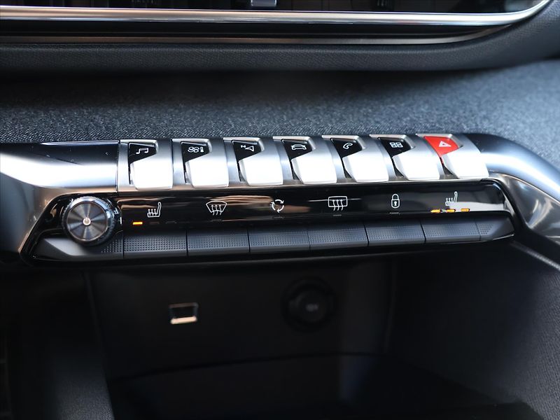 Peugeot 5008 1,2 PT Aut. Allure 7-Míst DPH - fotka 29 z 39