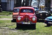 Kulatá světla, blýskající se chromy, brumlavé motory. Majitelům historických skvostů vyšla jejich první letošní projížďka na jedničku.