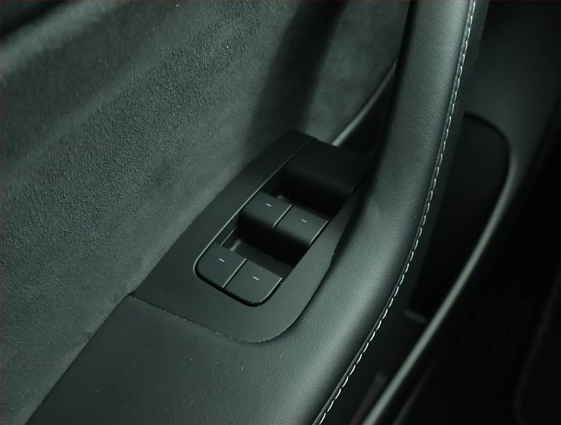 Tesla Model 3 (2021) Long Range 4WD 82kWh, SoH 85% - fotka 16 z 21