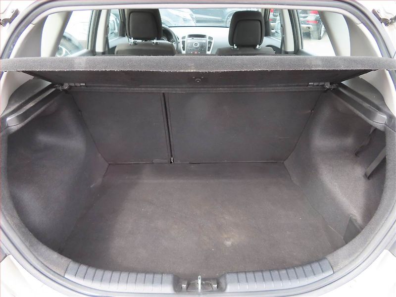 Kia Ceed (2010) 1.4 CVVT, Serv.kniha, Tempomat - fotka 13 z 16