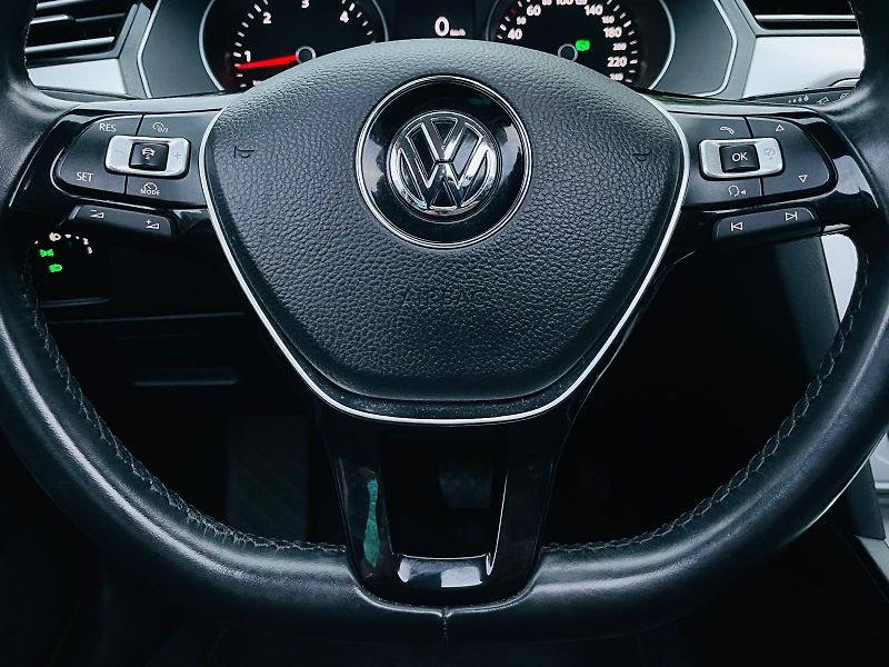 Volkswagen Passat 2.0TDI AUTOMAT VÝHŘEV SERVISKA - fotka 26 z 54
