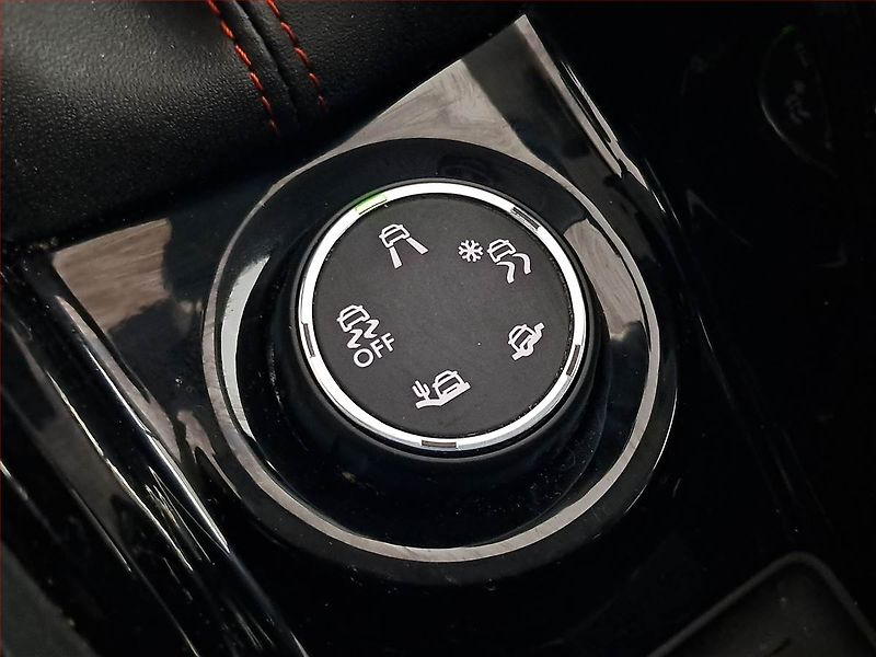 Peugeot 2008 (2019) GT Line 1.2 PureTech, ČR,1.maj - fotka 19 z 20