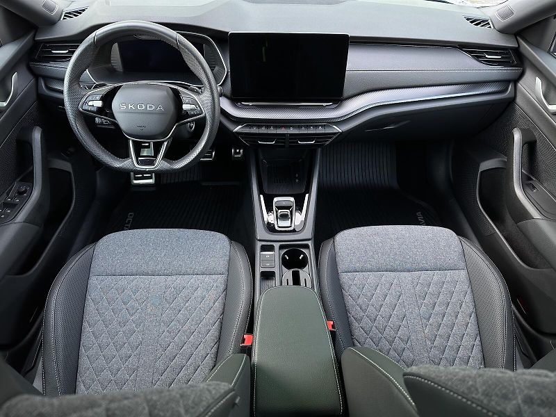 Škoda Octavia 2.0TSi 4x4 DSG Sportline Matri - fotka 39 z 49