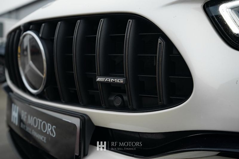 Mercedes-Benz Třídy E (2022) AMG E63 S 4MATIC 450kW - fotka 6 z 56