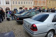 Sraz vozů značky Mercedes na Karlově náměstí v Kolíně.