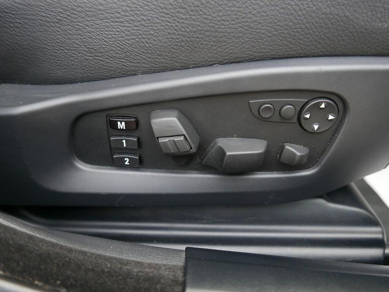 BMW Řada 5 530Xi 200kW Automat REZERVACE - fotka 24 z 41