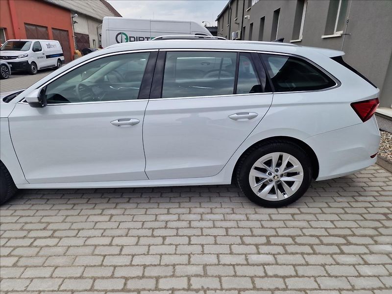 Škoda Octavia 2.0TDI Style, původ ČR,1.Maj. - fotka 45 z 50