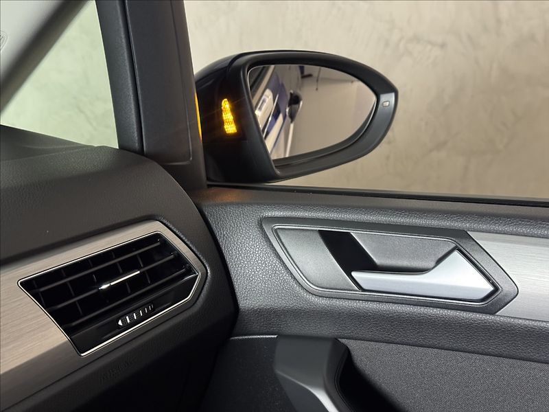 Volkswagen Touran 2,0 TDi  DSG Comfortline Tažné - fotka 25 z 43