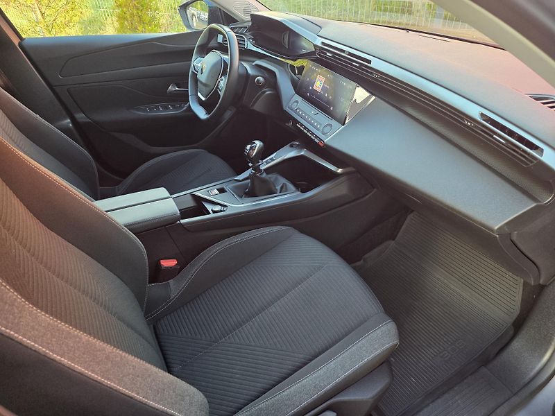 Peugeot 308 (2024) 1.2PT 96kW ACTIVE 1.MAJITEL ČR - fotka 8 z 20