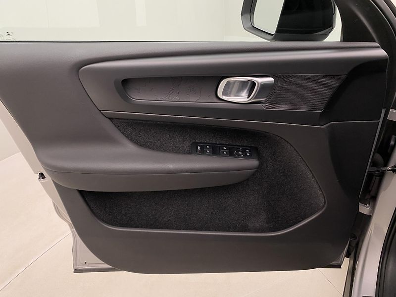 Volvo XC40 PURE ELECTRIC RECHARGE PLUS - fotka 7 z 50