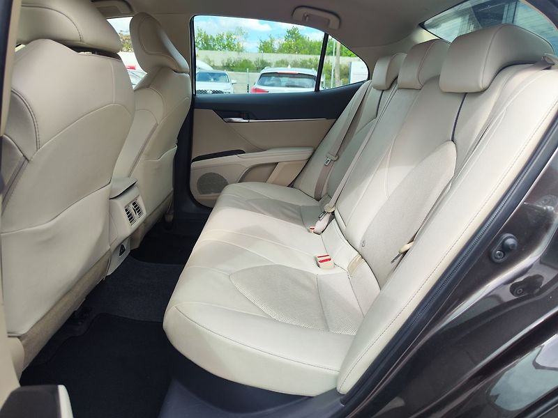 Toyota Camry 2.5 HEV/160kW Executive e-CVT - fotka 12 z 35