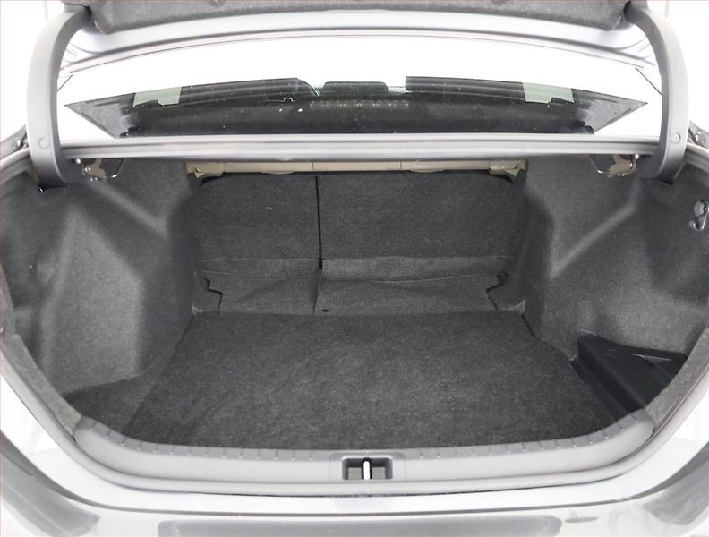 Toyota Corolla (2018) 1.6 Valvematic, Serv.kniha - fotka 16 z 17