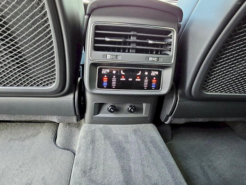 Audi Q8 (2025) 50 TDI 210kW quattro - fotka 18 z 32